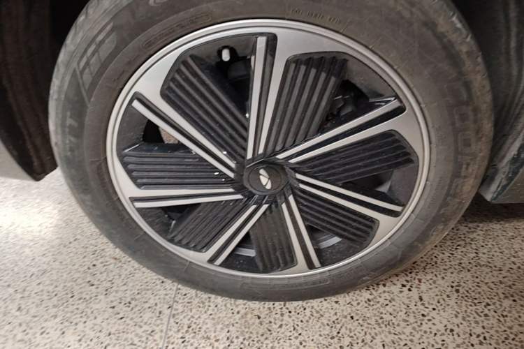 Used Chery Fengyun T10 2024 210 Luxury Edition Right Rear Wheel Hub