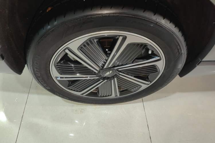 Used Chery Fengyun T10 2024 210 Luxury Edition Right Rear Wheel Hub