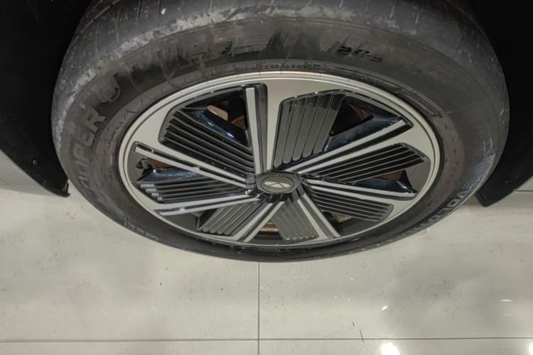 Used Chery Fengyun T10 2024 210 Luxury Edition Left Front Wheel Hub