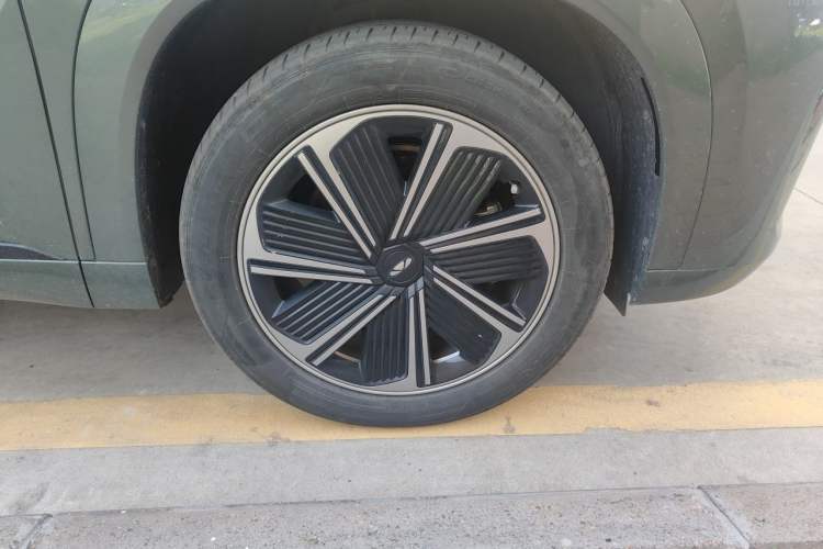 Used Chery Fengyun T10 2024 210 Deluxe Edition Right Front Wheel Hub