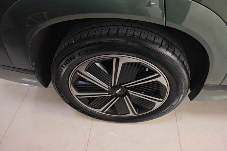 Used Chery Fengyun T10 2024 210 Luxury Edition Right Rear Wheel Hub