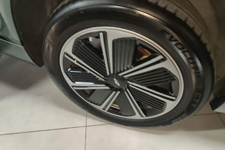 Used Chery Fengyun T10 2024 210 Luxury Edition Right Rear Wheel Hub