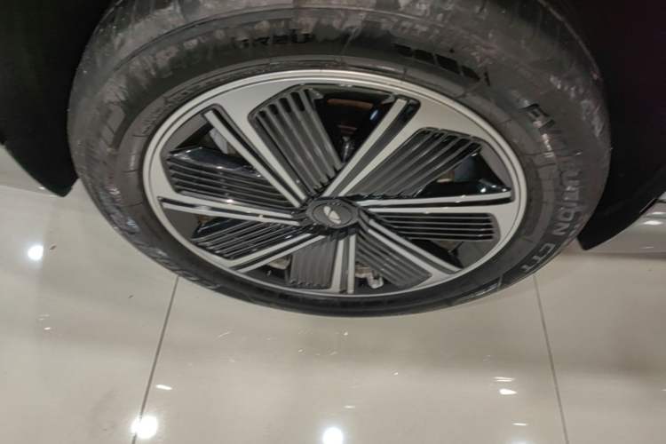 Used Chery Fengyun T10 2024 210 Luxury Edition Right Rear Wheel Hub