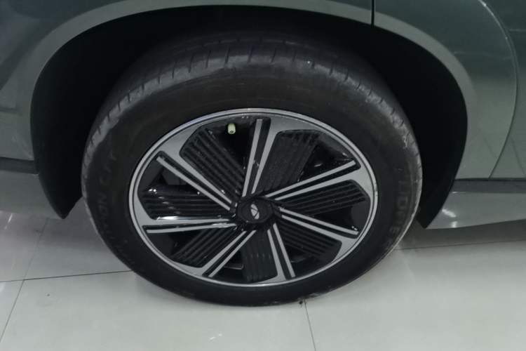 Used Chery Fengyun T10 2024 210 Luxury Edition Right Rear Wheel Hub