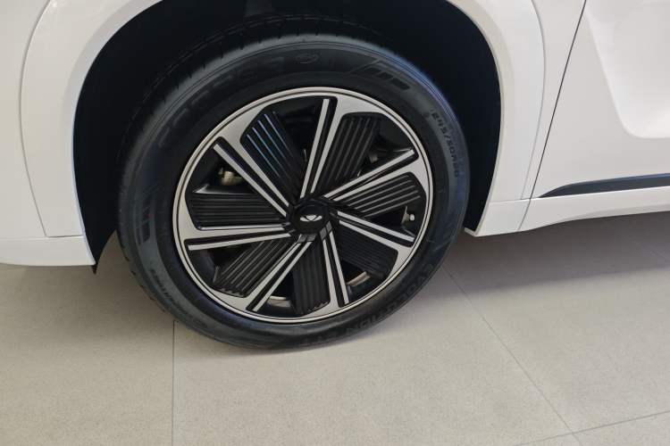 Used Chery Fengyun T10 2024 210 Luxury Edition Left Front Wheel Hub