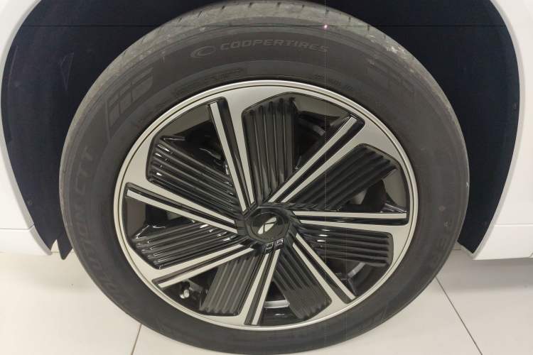 Used Chery Fengyun T10 2024 210 Luxury Edition Left Front Wheel Hub