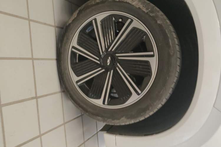 Used Chery Fengyun T10 2024 210 Luxury Edition Right Front Wheel Hub