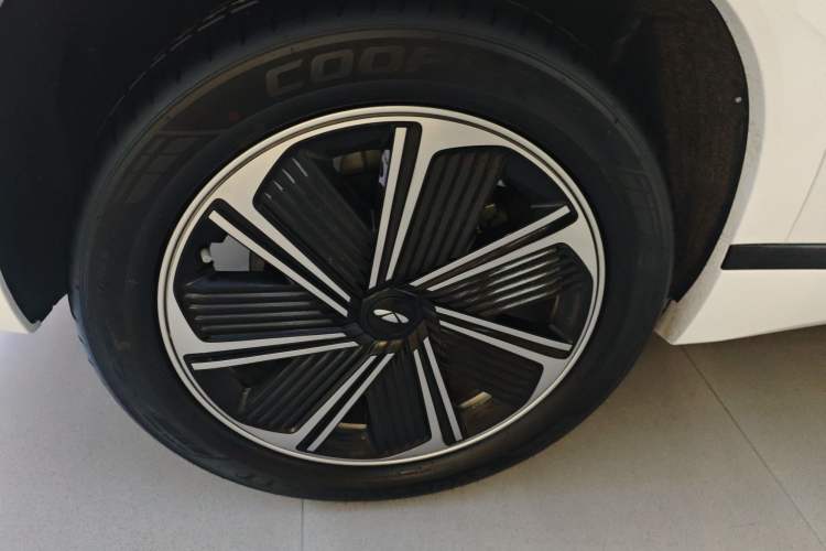 Used Chery Fengyun T10 2024 210 Luxury Edition Right Rear Wheel Hub