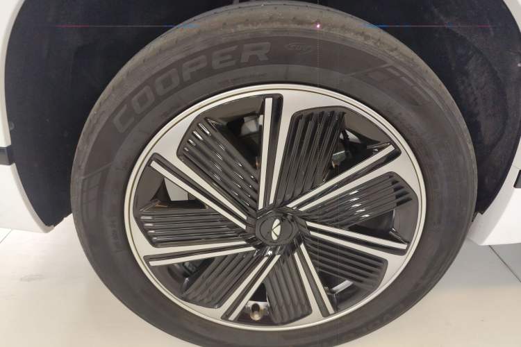 Used Chery Fengyun T10 2024 210 Luxury Edition Right Rear Wheel Hub