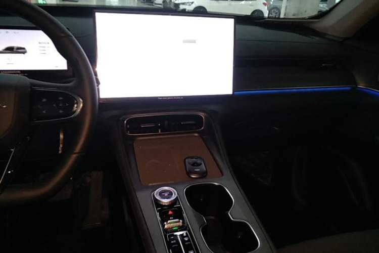 Used Chery Fengyun T8 2025 1.5T 130 km Luxury Edition 5-Seater Audio And AC Panel