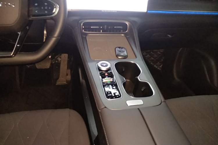 Used Chery Fengyun T8 2025 1.5T 130 km Luxury Edition 5-Seater Gear Lever