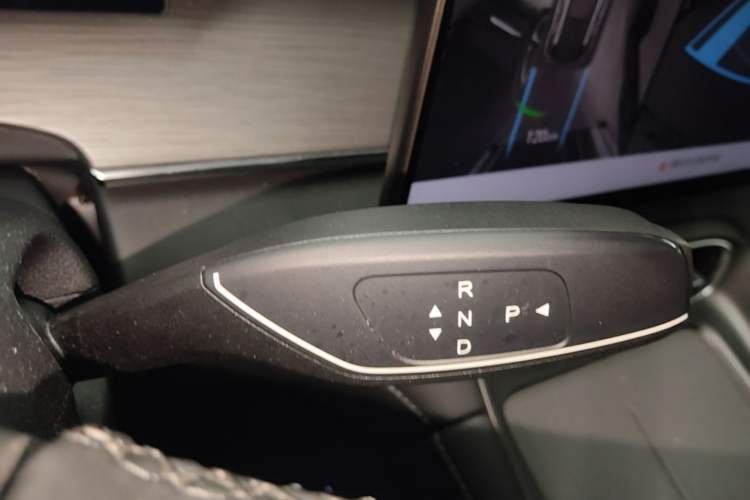 Used Chery Fengyun T8 2025 1.5T 130 km Comfort Edition 5-Seater Gear Lever