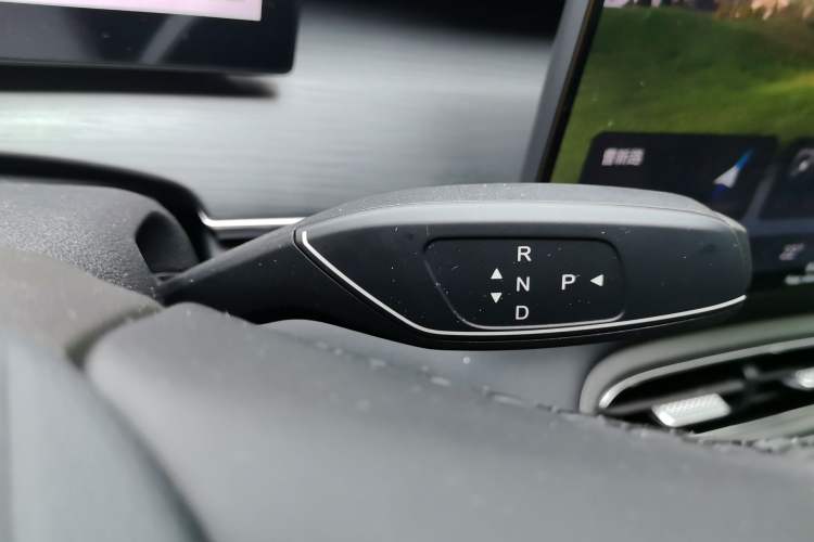 Used Chery Fengyun T8 2025 1.5T 130 km Luxury Edition 5-Seater Gear Lever