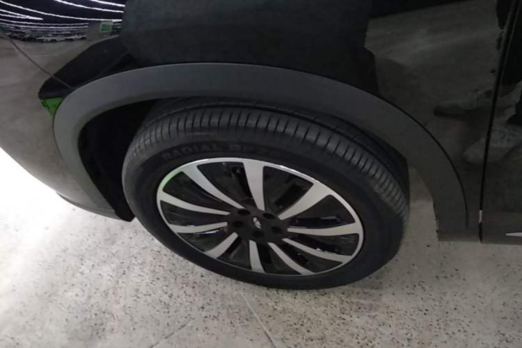 Used Chery Fengyun T8 2025 1.5T 130 km Luxury Edition 5-Seater Left Front Wheel Hub