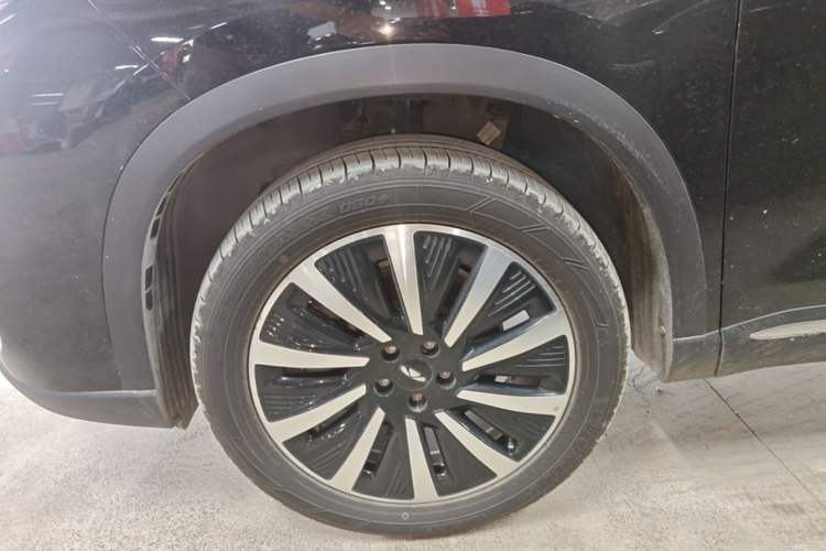 Used Chery Fengyun T8 2025 1.5T 130km Deluxe Version 5 Seats Left Front Wheel Hub