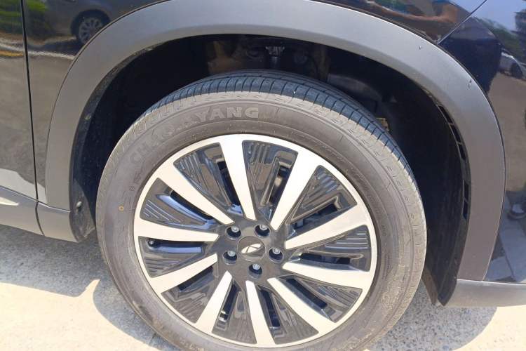 Used Chery Fengyun T8 2025 1.5T 130km Deluxe Version 7 Seats Right Front Wheel Hub