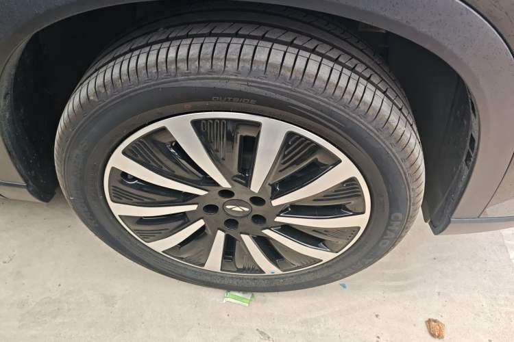 Used Chery Fengyun T8 2025 1.5T 130 km Comfort Edition 5-Seater Right Front Wheel Hub