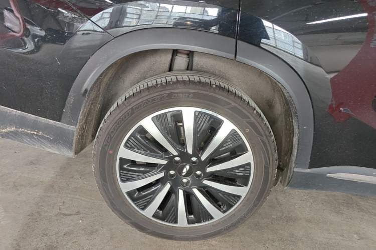 Used Chery Fengyun T8 2025 1.5T 130km Deluxe Version 5 Seats Right Rear Wheel Hub