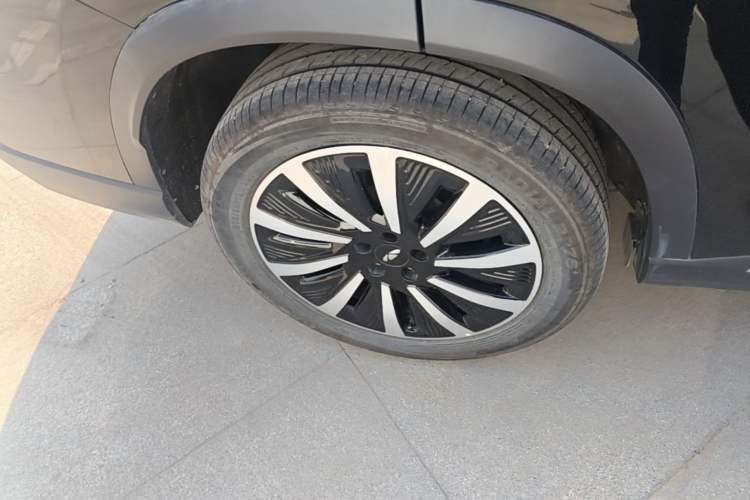 Used Chery Fengyun T8 2025 1.5T 130km Deluxe Version 5 Seats Right Rear Wheel Hub