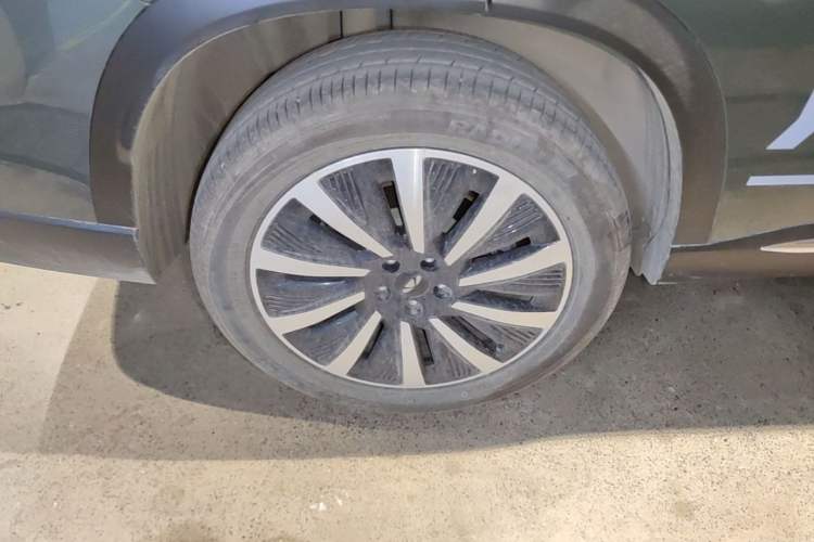 Used Chery Fengyun T8 2025 1.5T 130km Deluxe Version 5 Seats Right Rear Wheel Hub