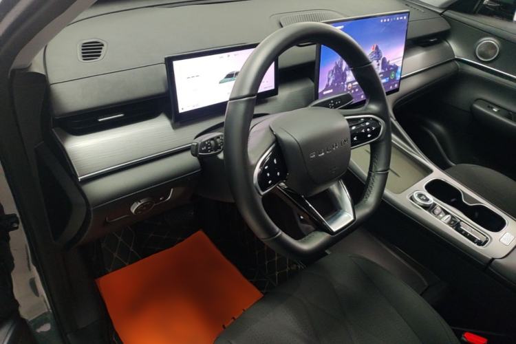 Used Chery Fengyun T8 2025 1.5T 130 km Comfort Edition 5-Seater Center Console