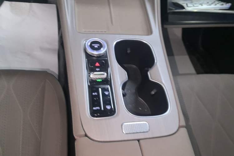 Used Chery Fengyun T8 2025 1.5T 130km Deluxe Version 5 Seats Gear Lever