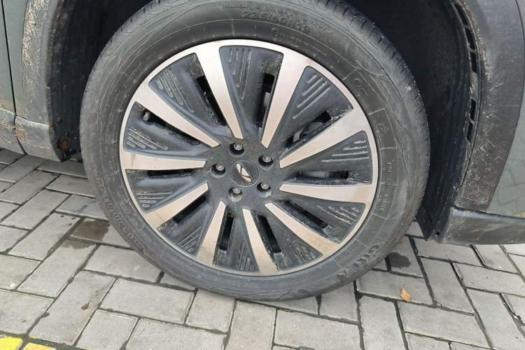 Used Chery Fengyun T8 2025 1.5T 130 km Luxury Edition 5-Seater Right Front Wheel Hub
