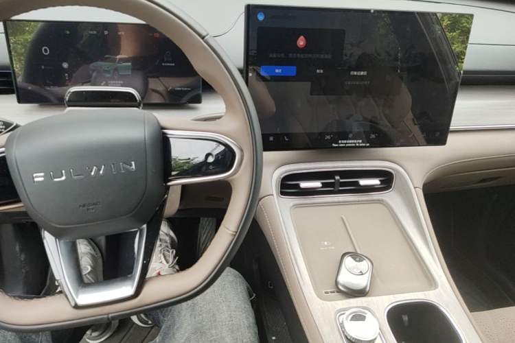 Used Chery Fengyun T8 2025 1.5T 130km Deluxe Version 5 Seats Center Console