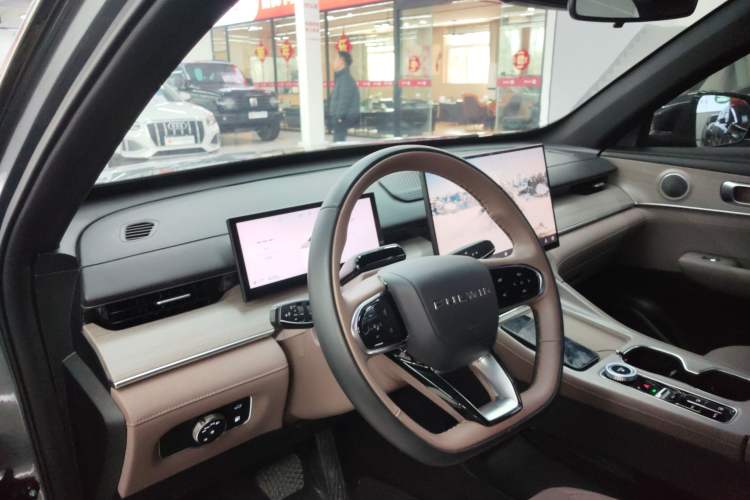 Used Chery Fengyun T8 2025 1.5T 130km Deluxe Version 5 Seats Center Console