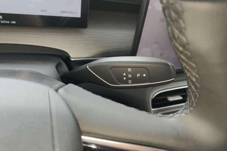 Used Chery Fengyun T8 2025 1.5T 130 km Comfort Edition 5-Seater Gear Lever