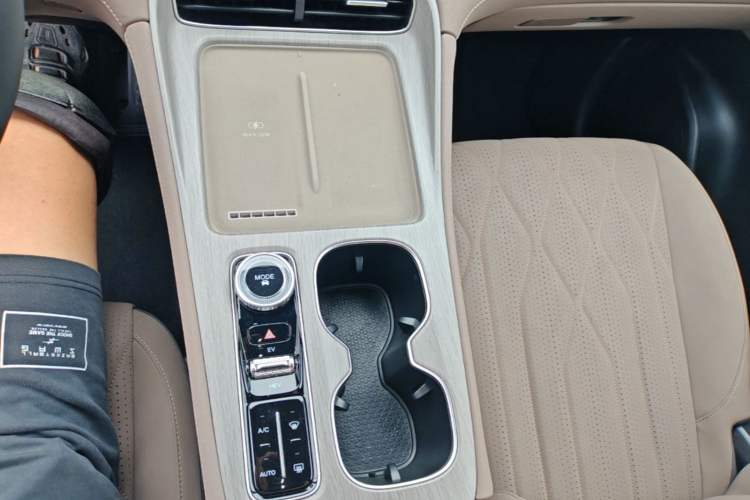Used Chery Fengyun T8 2025 1.5T 130km Deluxe Version 5 Seats Gear Lever