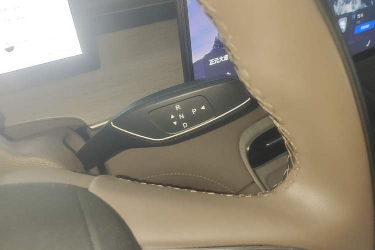 Used Chery Fengyun T8 2025 1.5T 130 km Comfort Edition 5-Seater Gear Lever