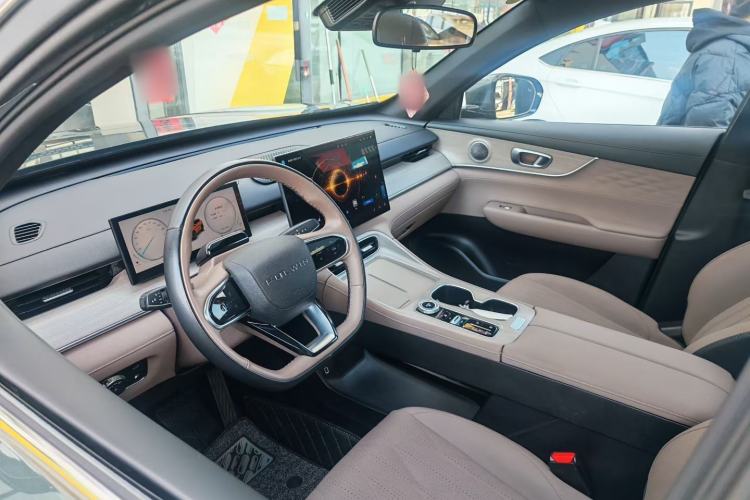 Used Chery Fengyun T8 2025 1.5T 130km Deluxe Version 5 Seats Interior 1