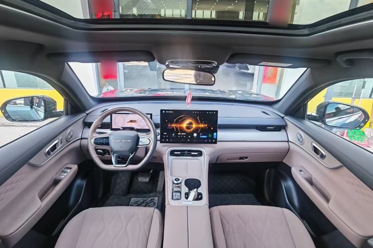 Used Chery Fengyun T8 2025 1.5T 130km Deluxe Version 5 Seats Interior 2