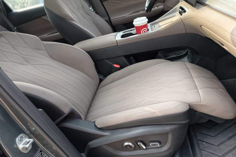 Used Chery Fengyun T8 2025 1.5T 130km Deluxe Version 5 Seats Interior 8