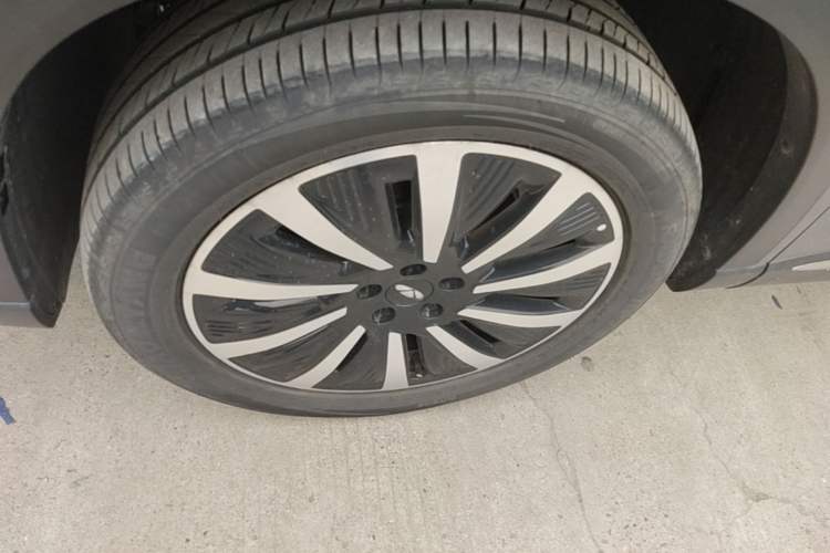 Used Chery Fengyun T8 2025 1.5T 130km Deluxe Version 5 Seats Left Front Wheel Hub