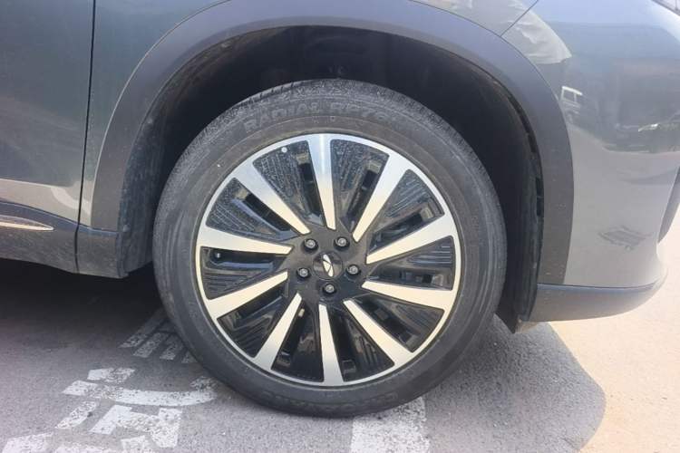 Used Chery Fengyun T8 2025 1.5T 130km Deluxe Version 5 Seats Right Front Wheel Hub