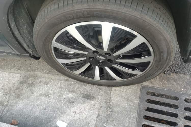 Used Chery Fengyun T8 2025 1.5T 130 km Luxury Edition 5-Seater Right Front Wheel Hub