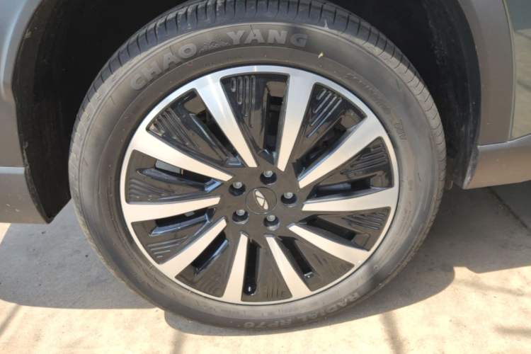 Used Chery Fengyun T8 2025 1.5T 130km Deluxe Version 5 Seats Right Rear Wheel Hub
