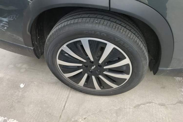 Used Chery Fengyun T8 2025 1.5T 130km Deluxe Version 5 Seats Right Rear Wheel Hub