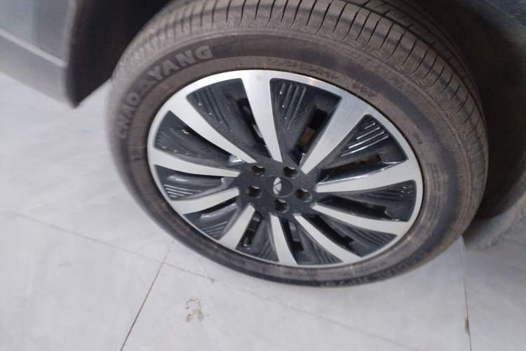 Used Chery Fengyun T8 2025 1.5T 130km Deluxe Version 5 Seats Right Rear Wheel Hub