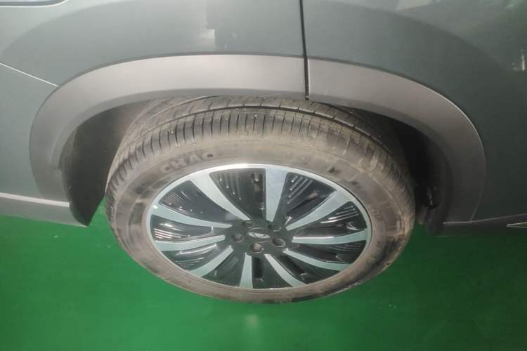 Used Chery Fengyun T8 2025 1.5T 130 km Comfort Edition 5-Seater Right Rear Wheel Hub