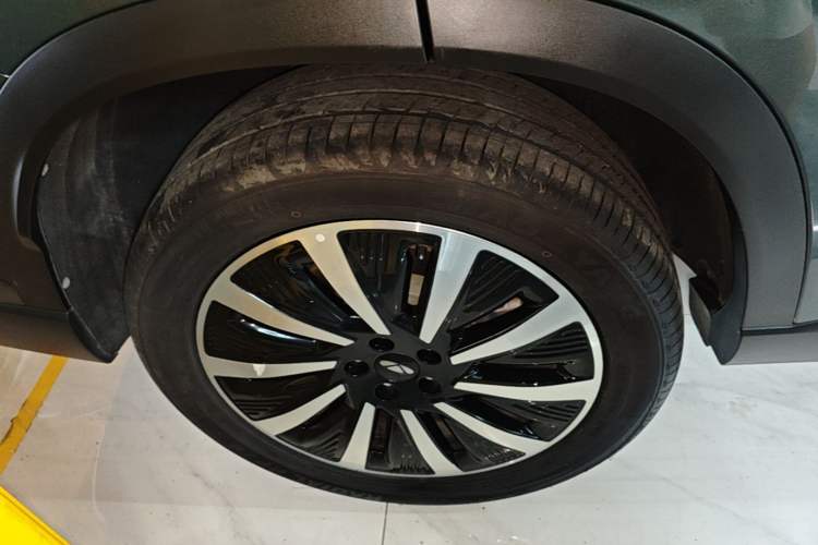 Used Chery Fengyun T8 2025 1.5T 130km Deluxe Version 5 Seats Right Rear Wheel Hub