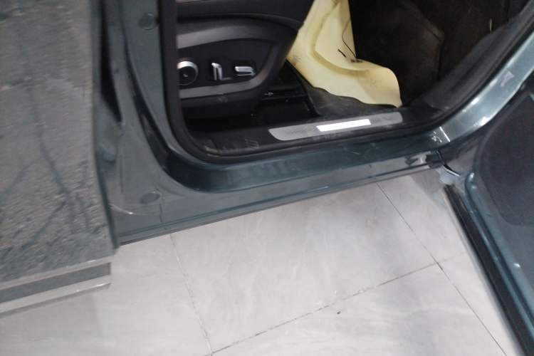 Used Chery Fengyun T8 2025 1.5T 130km Deluxe Version 5 Seats Right Side Sill