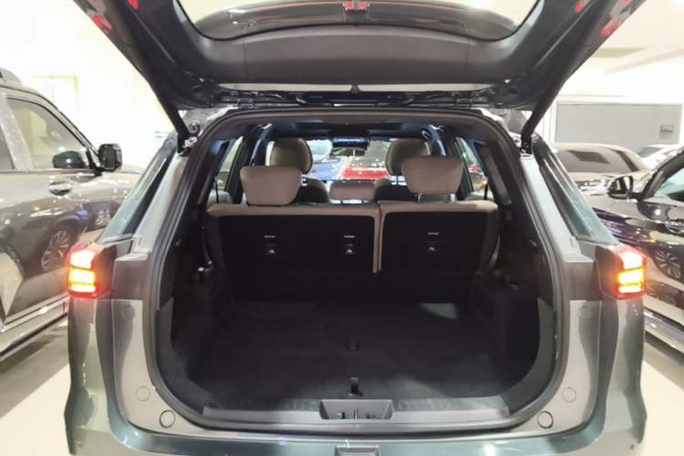 Used Chery Fengyun T8 2025 1.5T 130km Deluxe Version 5 Seats Trunk
