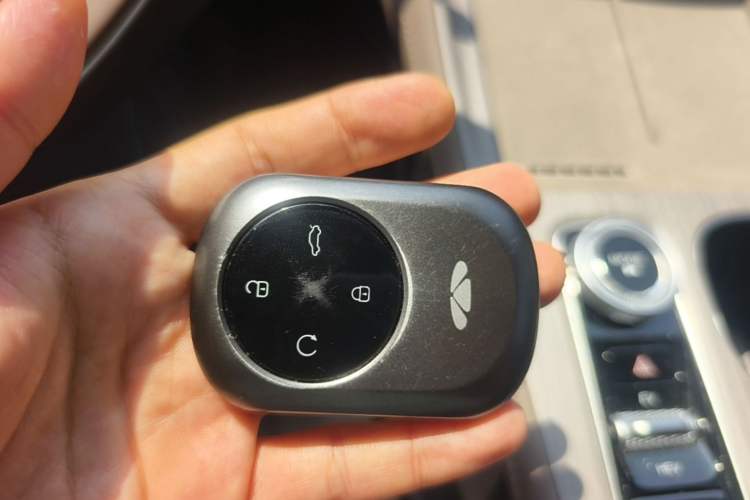 Used Chery Fengyun T8 2025 1.5T 130km Deluxe Version 5 Seats Vehicle Key