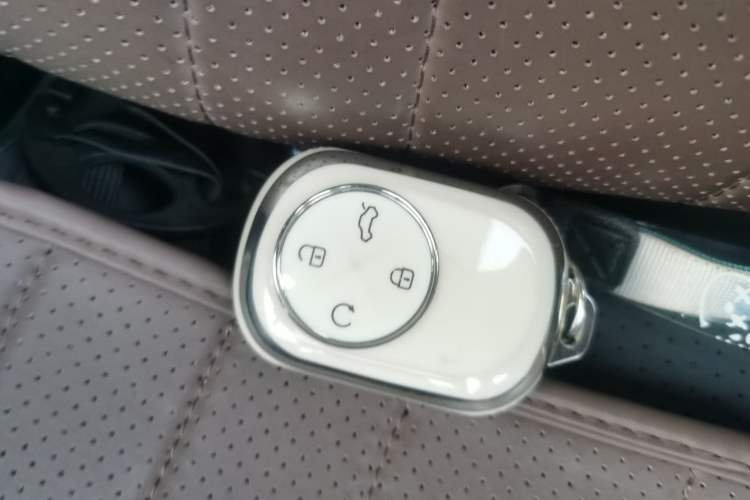 Used Chery Fengyun T8 2025 1.5T 130 km Luxury Edition 5-Seater Vehicle Key