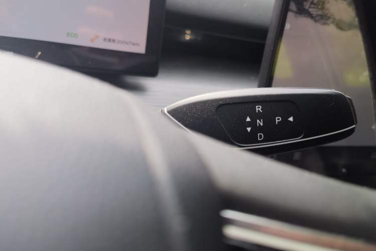 Used Chery Fengyun T8 2025 1.5T 130 km Comfort Edition 5-Seater Gear Lever