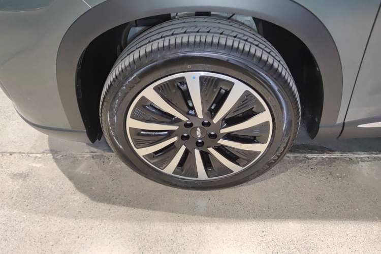 Used Chery Fengyun T8 2025 1.5T 130 km Luxury Edition 5-Seater Left Front Wheel Hub