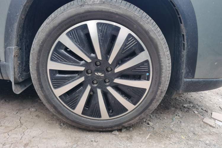 Used Chery Fengyun T8 2025 1.5T 130 km Comfort Edition 5-Seater Right Front Wheel Hub